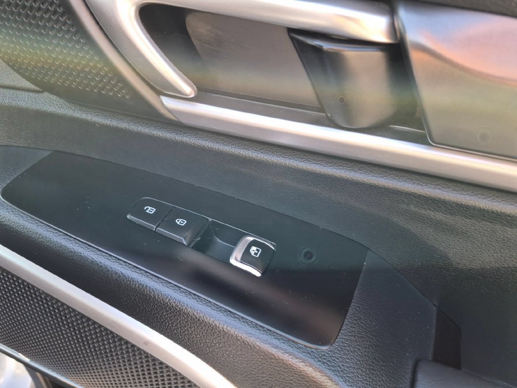 Used 2025 Kia Telluride S FWD image 36