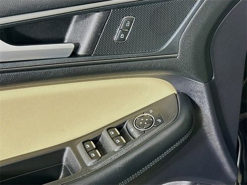 Used 2020 Ford Edge SE image 17