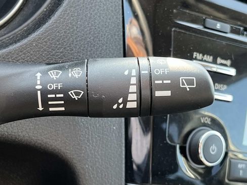 Used 2017 Nissan Rogue S FWD image 36