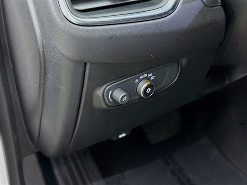 Used 2019 Chevrolet Equinox LT image 12