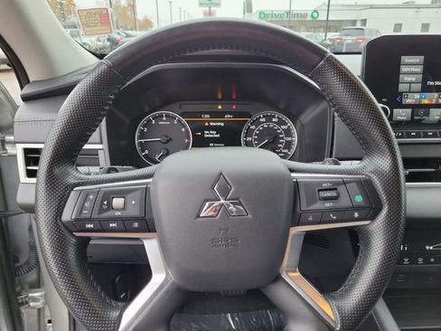 Used 2024 Mitsubishi Outlander SE image 25