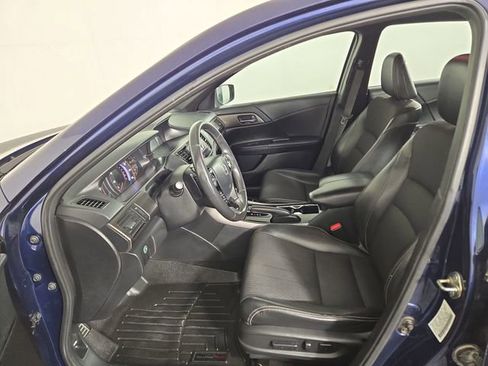 Used 2017 Honda Accord Sport image 11