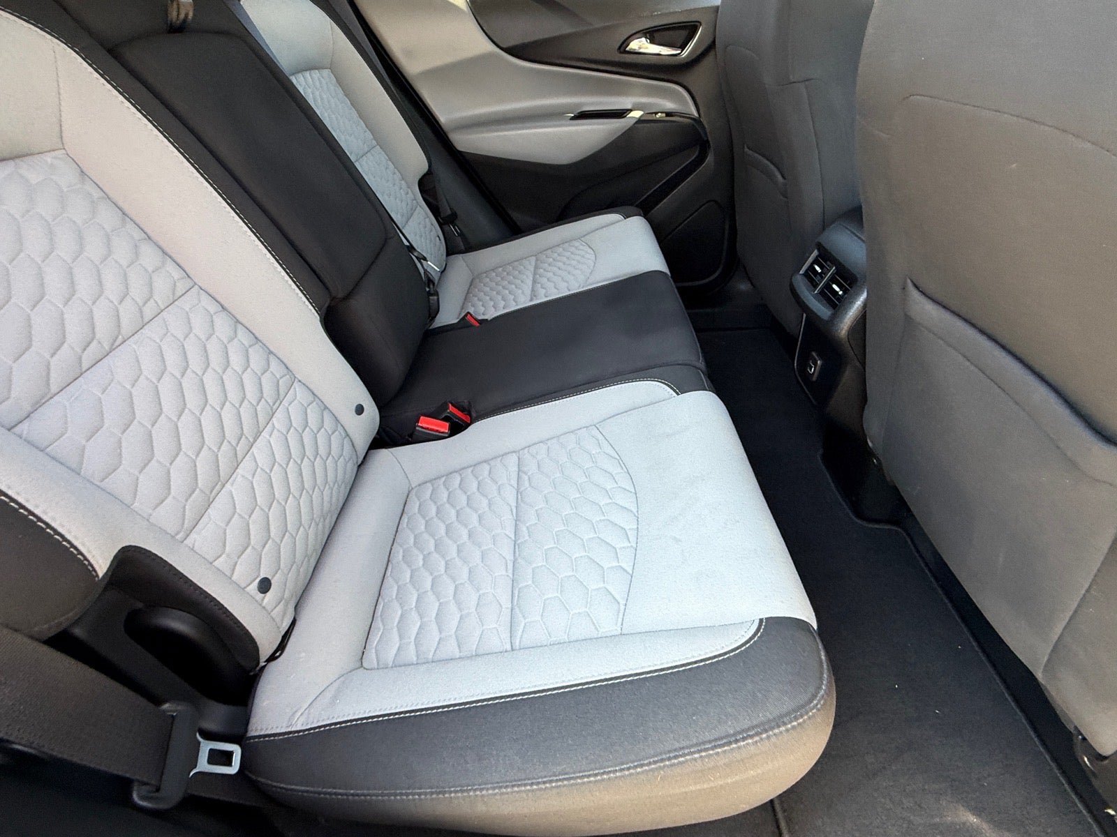 Used 2019 Chevrolet Equinox LS w/ LS Convenience Package FWD image 11
