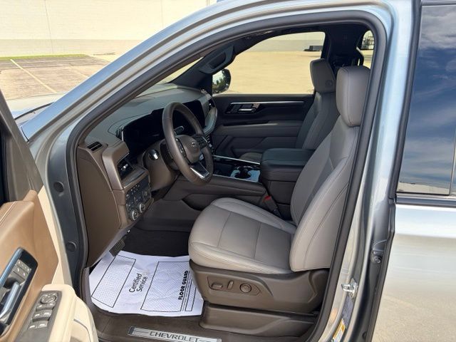 Used 2025 Chevrolet Suburban Z71 w/ Z71 Off-Road Package AWD/4WD image 9