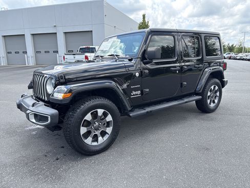 Used 2023 Jeep Wrangler Unlimited Sahara AWD/4WD image 5