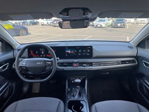 Used 2025 Kia K4 LXS image 33