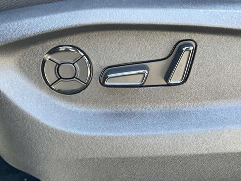 New 2026 Volkswagen Tiguan SE R-Line FWD image 17