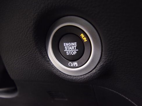 New 2026 Chrysler Pacifica Limited image 25