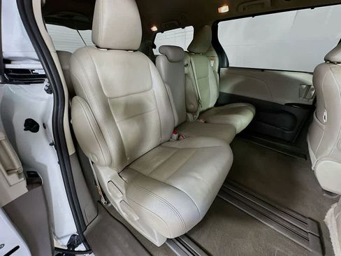 Used 2020 Toyota Sienna XLE w/ XLE Navigation Package FWD image 35