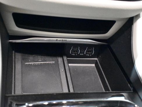 Used 2023 Chrysler Pacifica Limited w/ Trailer Tow Group image 22