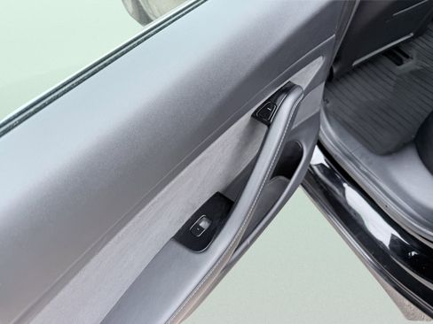 Used 2018 Tesla Model 3 Mid Range image 25