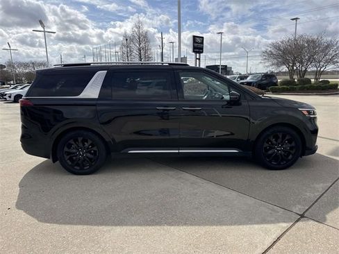 Used 2023 Kia Carnival SX Prestige image 4