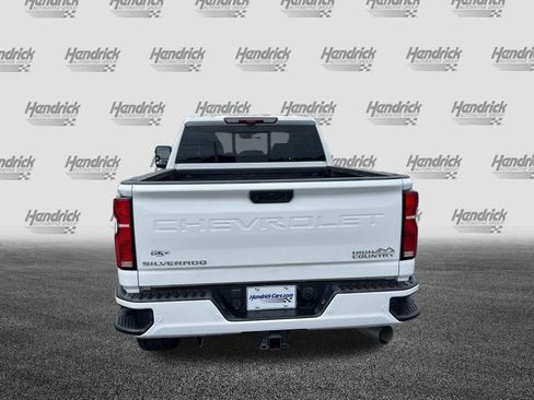 Used 2024 Chevrolet Silverado 2500 High Country w/ Technology Package AWD/4WD image 9