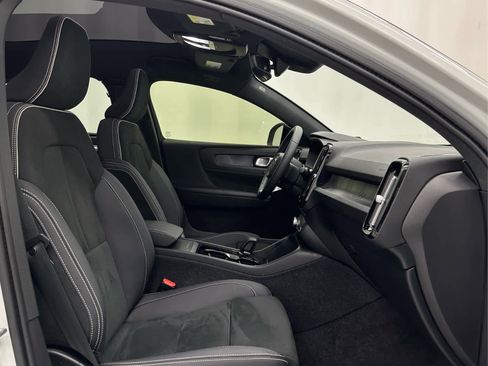 Used 2023 Volvo C40 P8 Recharge Ultimate w/ Protection Package Premier image 18