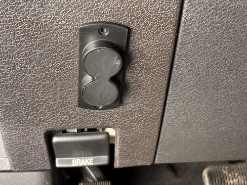 Used 2012 Ford F150 XLT w/ XLT Chrome Pkg image 13