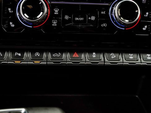 Used 2024 GMC Sierra 1500 AT4X image 23