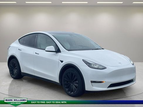 Used 2023 Tesla Model Y Long Range AWD/4WD image 1