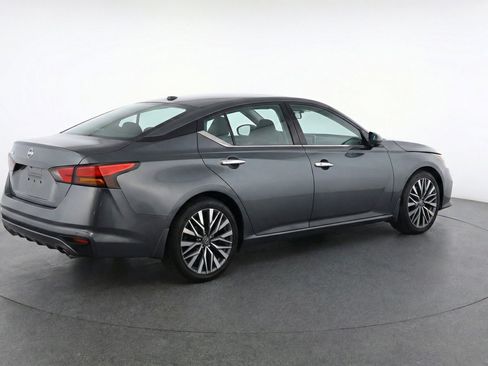 Used 2025 Nissan Altima 2.5 SV FWD image 9