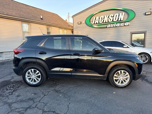 Used 2022 Chevrolet TrailBlazer LS image 2