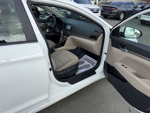 Used 2019 Hyundai Elantra SEL FWD image 13