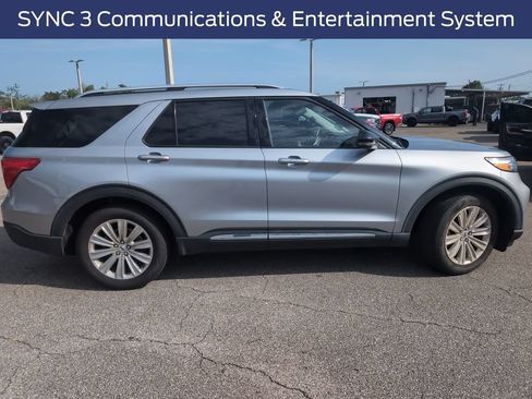 Used 2022 Ford Explorer Limited w/ Equipment Group 301A RWD image 8