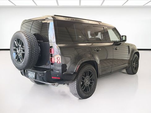 Used 2024 Land Rover Defender 110 X-Dynamic SE AWD/4WD image 4
