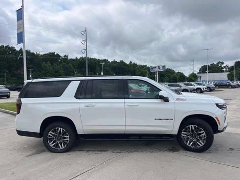 Used 2025 Chevrolet Suburban Z71 AWD/4WD image 10