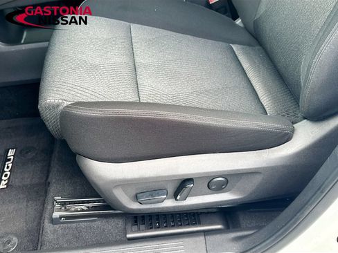Used 2024 Nissan Rogue SV AWD/4WD image 23