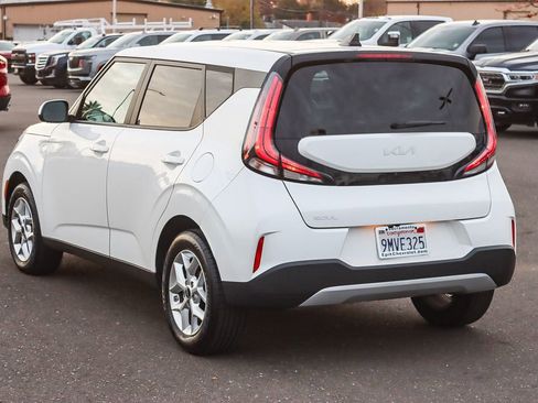 Used 2024 Kia Soul LX w/ Option Group 015 image 2