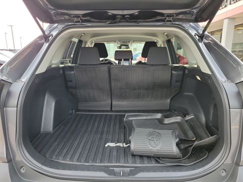 Used 2022 Toyota RAV4 LE AWD/4WD image 8