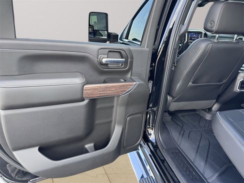 Used 2020 Chevrolet Silverado 2500 High Country image 35