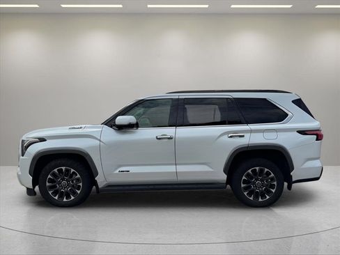 Used 2023 Toyota Sequoia Limited w/ Tow Technology Package AWD/4WD image 20