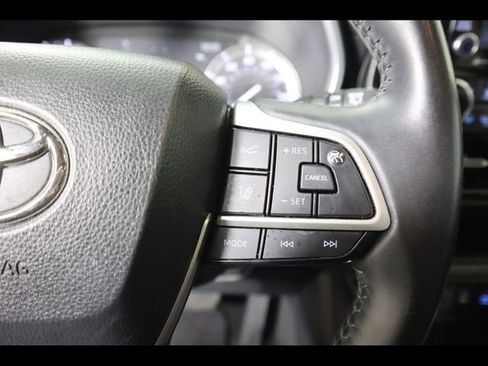 Used 2022 Toyota Highlander XSE FWD image 21