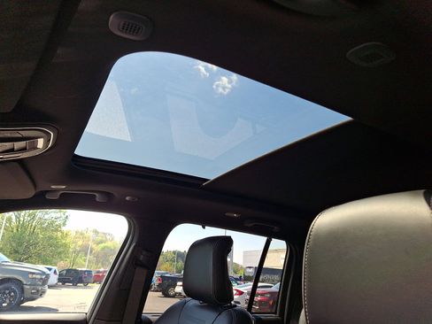 Certified 2025 Jeep Grand Cherokee Overland w/ Adv Protech Group III AWD/4WD image 14