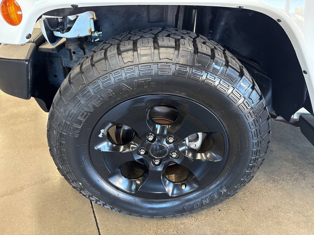 Used 2015 Jeep Wrangler Unlimited Sahara w/ Connectivity Group AWD/4WD image 28