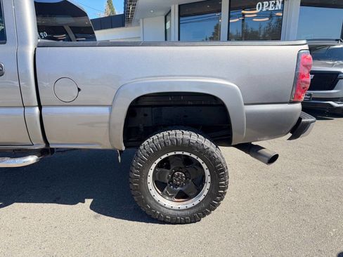 Used 2006 Chevrolet Silverado 2500 LS image 3