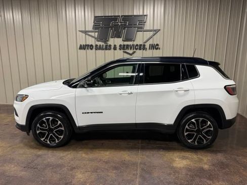 Used 2023 Jeep Compass Limited AWD/4WD image 3