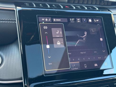 New 2025 Jeep Grand Cherokee Altitude image 12