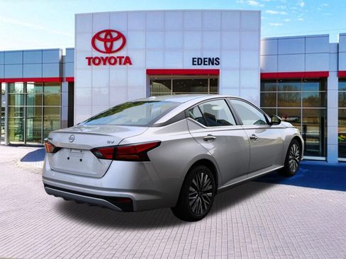 Used 2024 Nissan Altima 2.5 SV FWD image 3