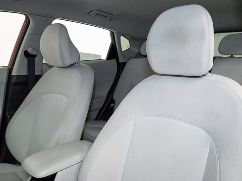 Used 2025 Hyundai Kona SEL FWD image 11