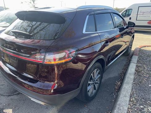 Used 2021 Lincoln Nautilus Standard image 9