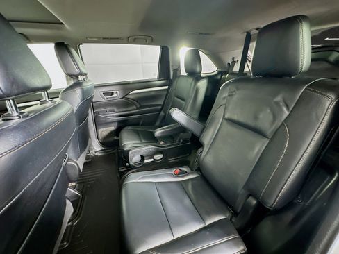 Used 2018 Toyota Highlander XLE AWD/4WD image 28