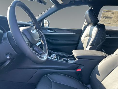 New 2026 Jeep Grand Cherokee Limited AWD/4WD image 9