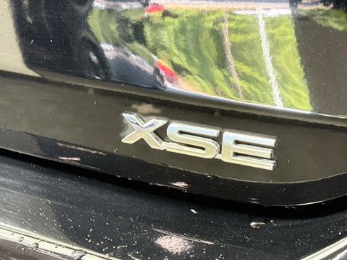 Used 2022 Toyota Highlander XSE FWD image 14