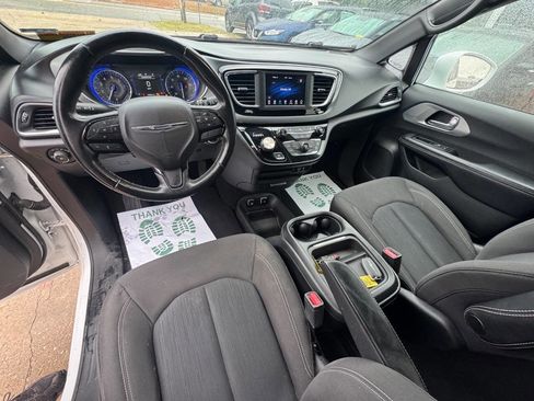 Used 2019 Chrysler Pacifica Touring Plus w/ S Appearance Package image 9