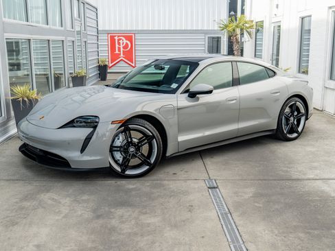 Used 2021 Porsche Taycan RWD image 2
