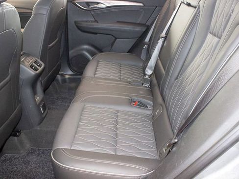 Used 2023 Buick Envision Avenir image 17