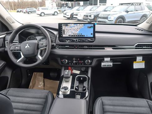 New 2026 Mitsubishi Outlander AWD image 17