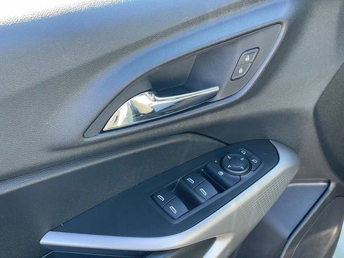 Used 2025 Chevrolet Trax RS w/ Driver Confidence Package image 12