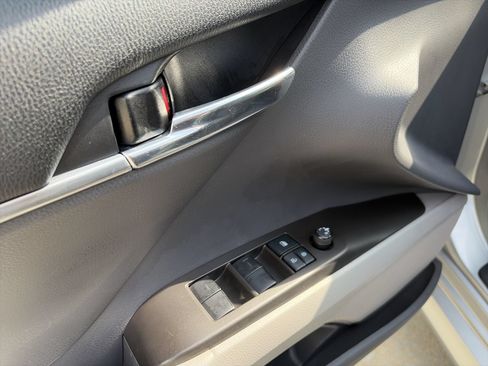 Used 2022 Toyota Camry LE FWD image 19